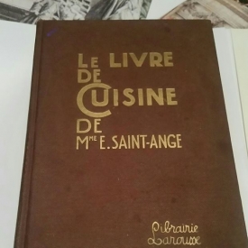 Le livre de cuisine de mme e. saint-ange : recettes et méthodes de la bonne cuisine française 